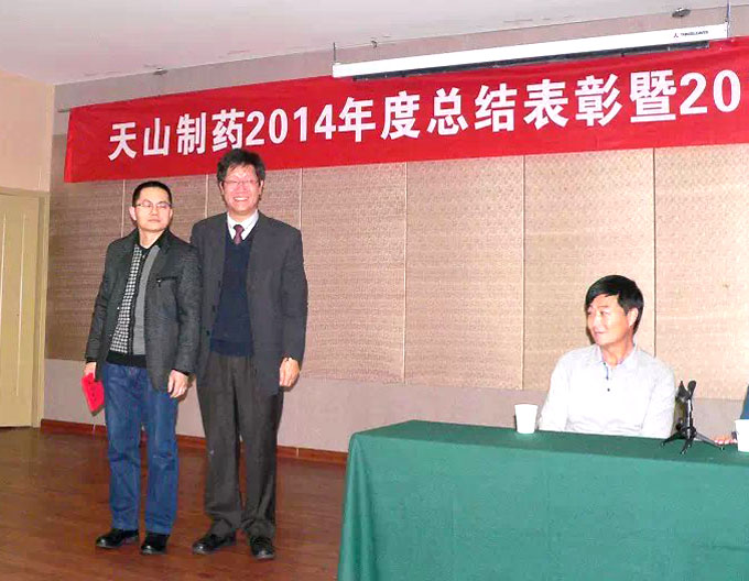 兢兢业业、无私奉献的功勋者