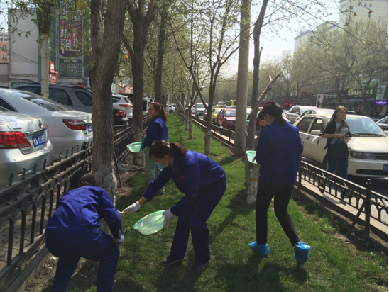 天山制药开展“美化环境  珍爱树木”刷树运动