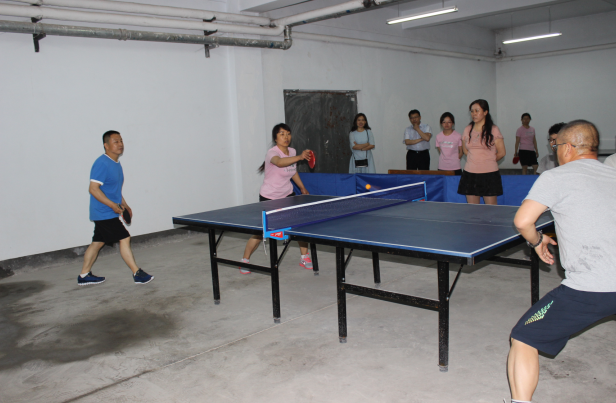 2016年6月12日中国医药2016年乒乓球整体赛新疆赛区在新疆天方恒德医药有限公司举行预赛